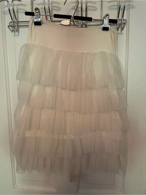 Rinascimento Tiered Tulle Mini Skirt - White With Bow Detail